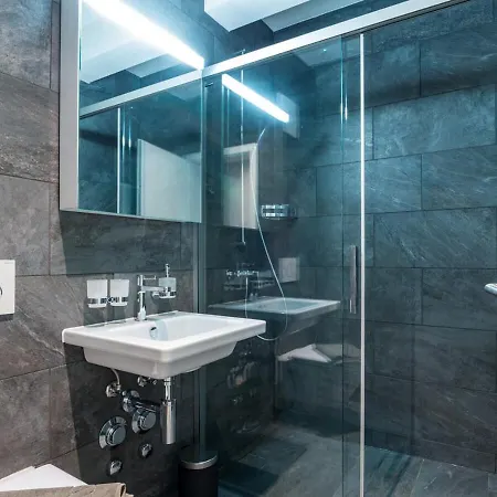 Hitrental Station Apartment *