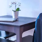Hitrental Station Apartment *