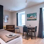 Hitrental Station Apartment *