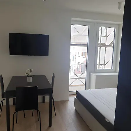 Apartment Hitrental Station