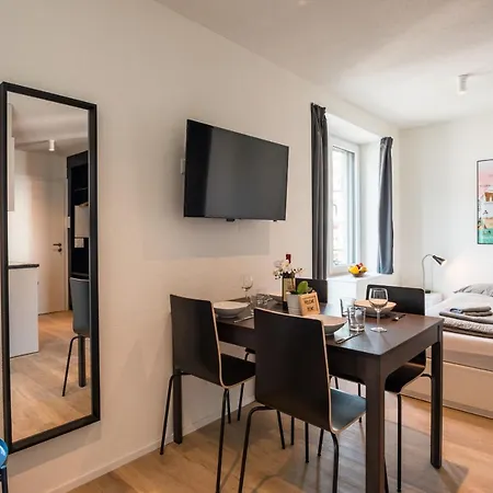 Hitrental Station Apartment *