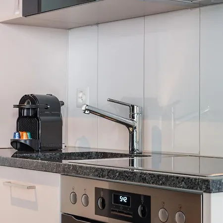 Hitrental Station * Zürich