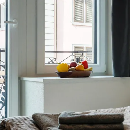 Apartment Hitrental Station *