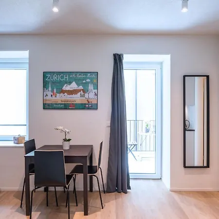 Apartment Hitrental Station