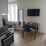Hitrental Station Апартаменты *