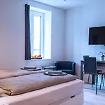 Hitrental Station Апартаменты *