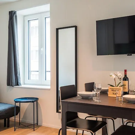 Hitrental Station Апартаменти