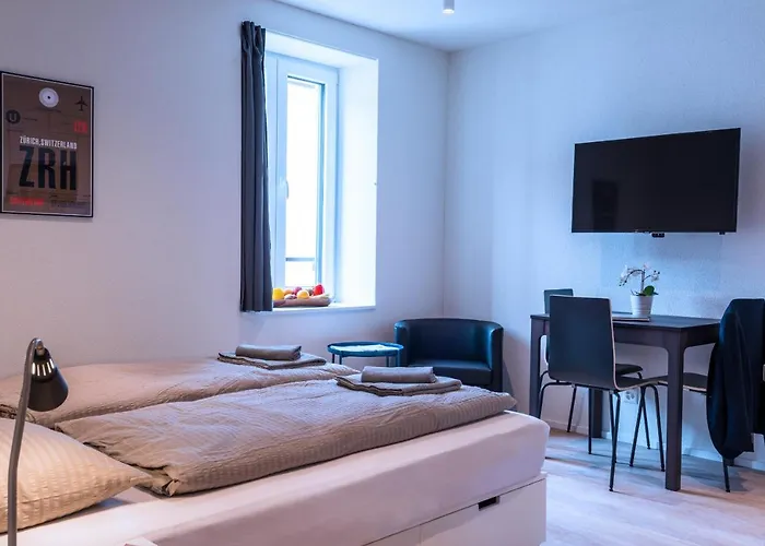 Hitrental Station Апартаменти *