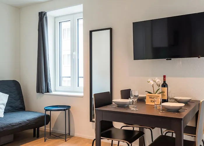 Hitrental Station Апартаменти