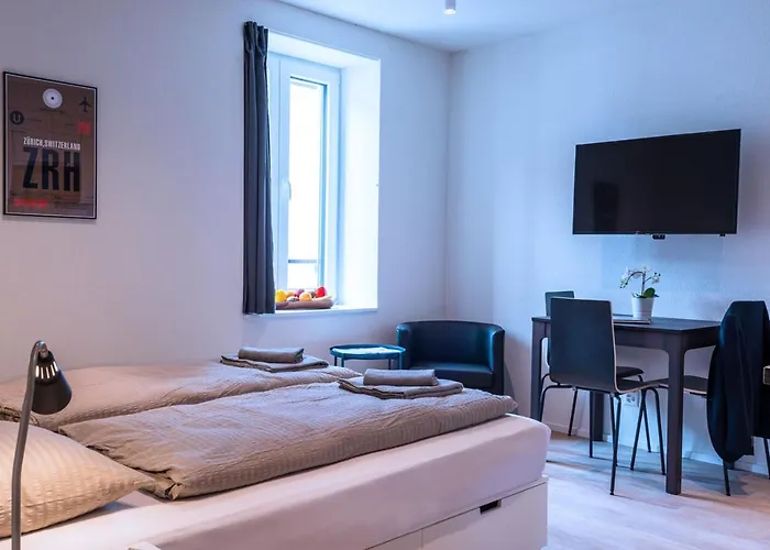 Hitrental Station Апартаменти *