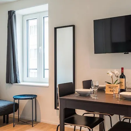 Апартаменти Hitrental Station